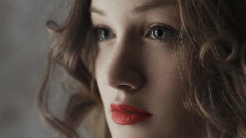 다양한 오메가3 영양제 통과 알약 크기를 비교하는 직관적인 이미지