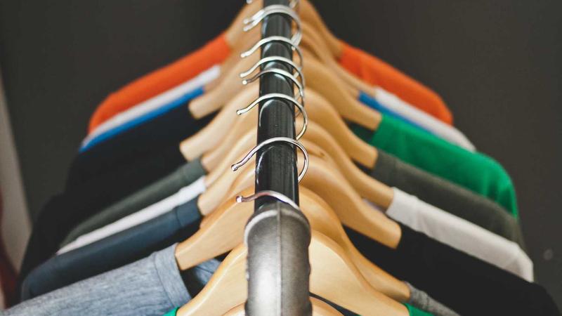 연말정산 환급금 명세서와 교통카드가 함께 놓여 있는 연출 사진