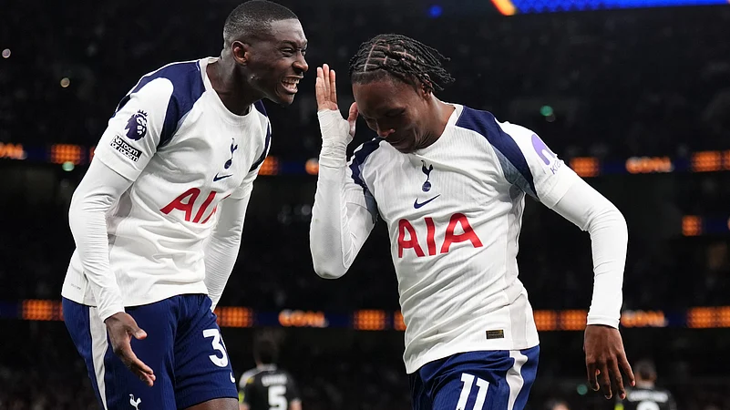 Tottenham Hotspur vs Leeds United Premier League 2026 match action 모습
